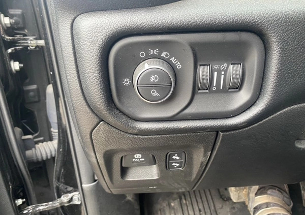 Dodge RAM cena 109900 przebieg: 40458, rok produkcji 2019 z Rzeszów małe 781